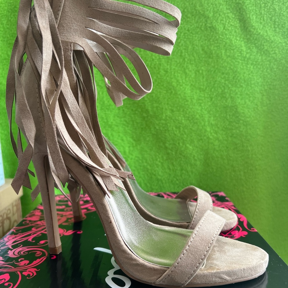 Taupe heels women’s size 6